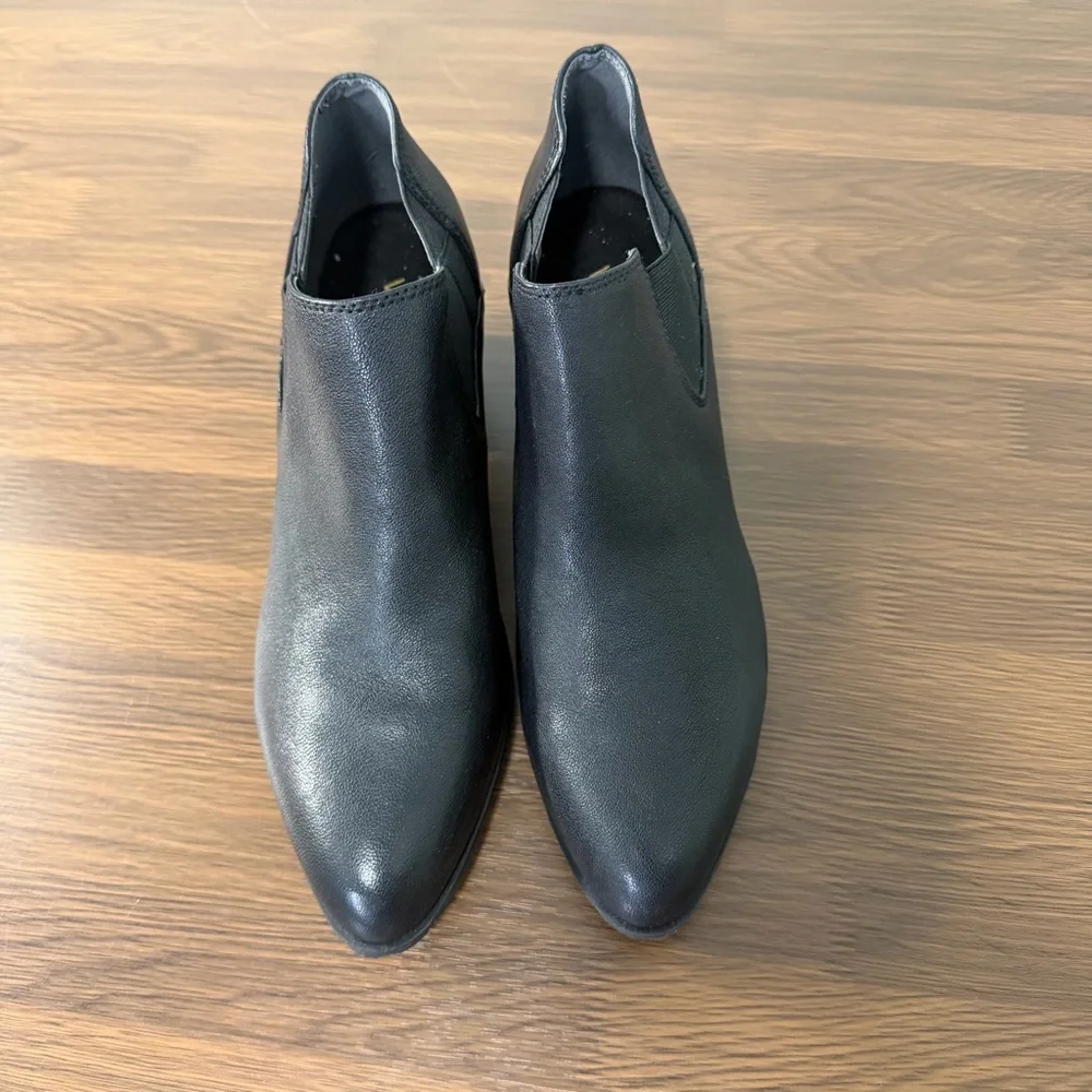 Vionic sleek black